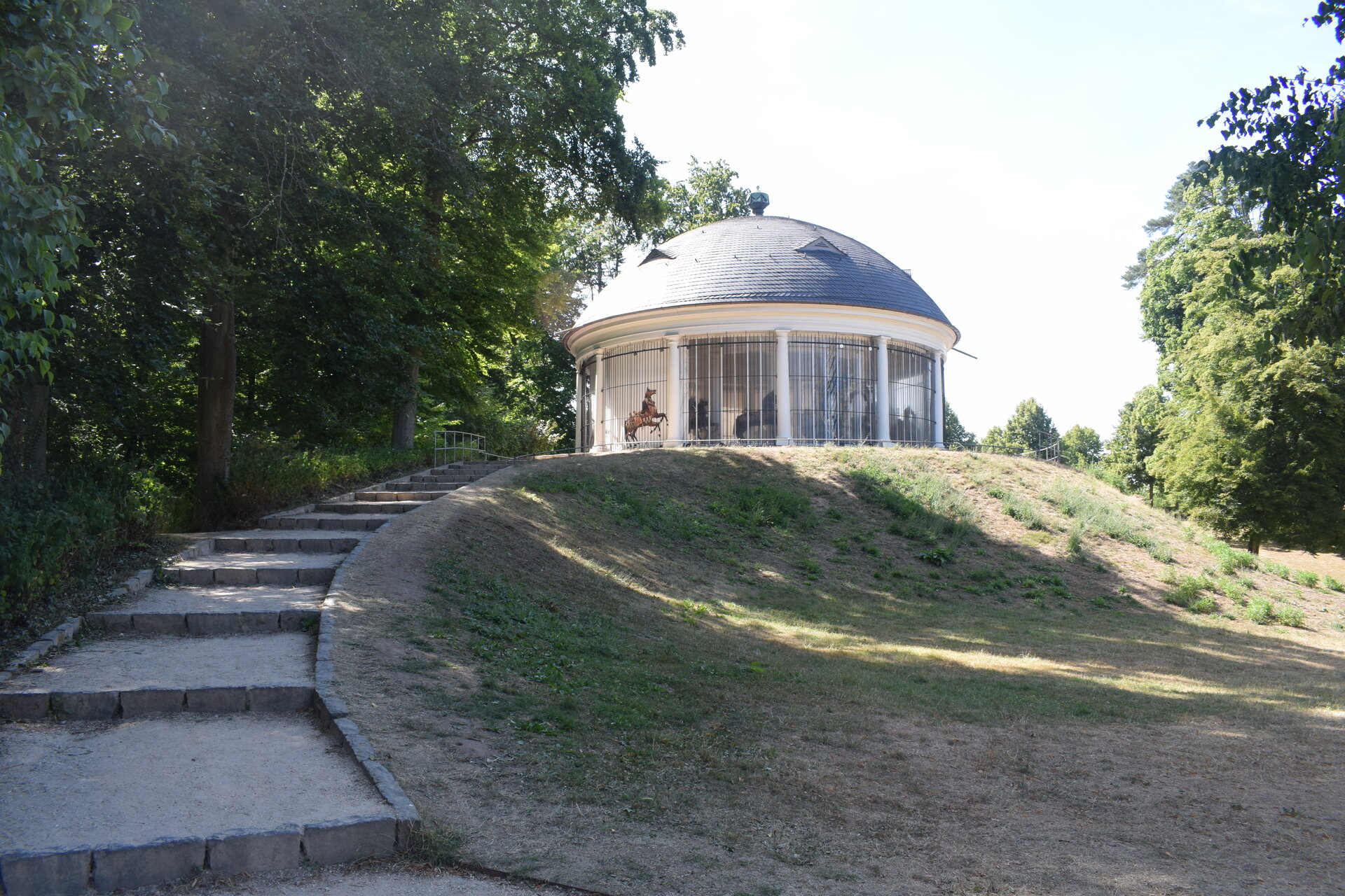 Hisorisches Karussell im Staatspark Wilhelmsbad Hanau 